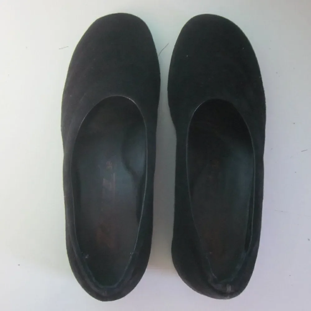 Zante Womens Size 7.5 / 38 EU Flats Black Suede Made in Italy Non-Slip Sole